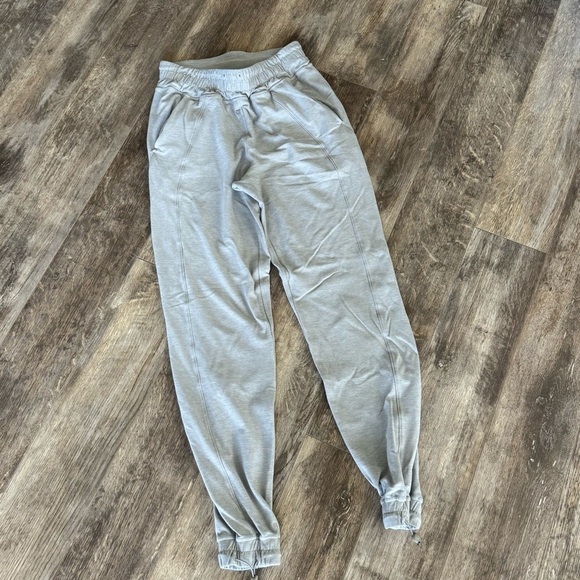 Lululemon 🍋 Ready to Rulu Jogger Cinch Color: Heathered Silver Drop - Picture 15 of 15